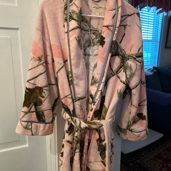 Realtree Pink Camo Robe - Picture 1 of 3